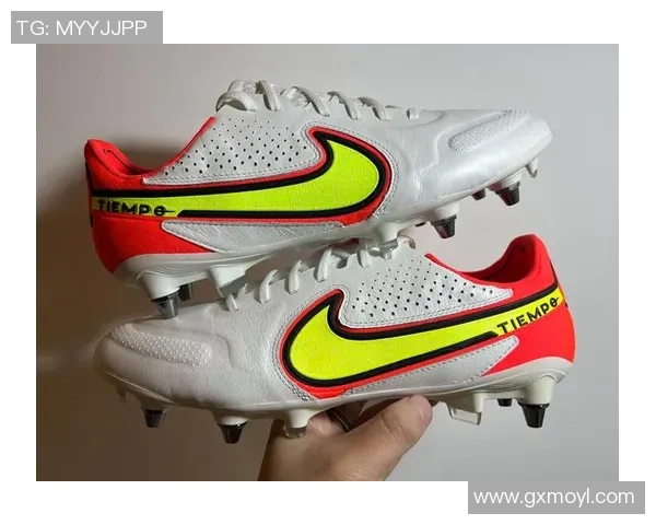 不同球星推荐女款足球鞋 让你踢出专业级表现的完美选择