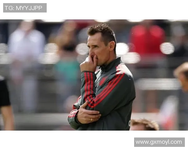 克洛泽经典短袖球衣彰显传奇射手风采让你感受足球不灭激情