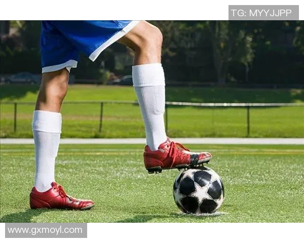 球星们常穿的足球袜类型及其选择标准解析