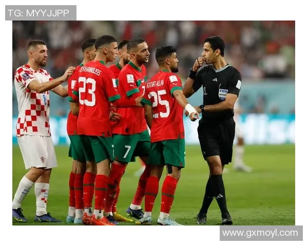 足球巨星们的办公室生活揭秘：从绿茵场到职场，明星球员的另一面